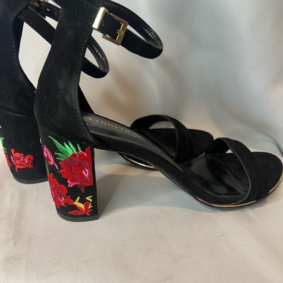 Kenneth Cole New York Lisa Black Suede Heels Sandals size 7..5 Embroidered Heel - Picture 4 of 6